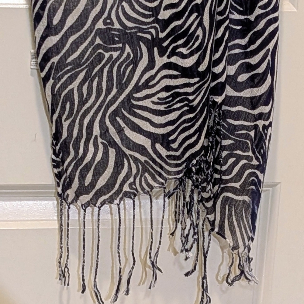 3/$30 EUC Reitman's 70"x25" Sheer Navy Blue and White Swirled Print Fringe Scarf - Picture 3 of 4